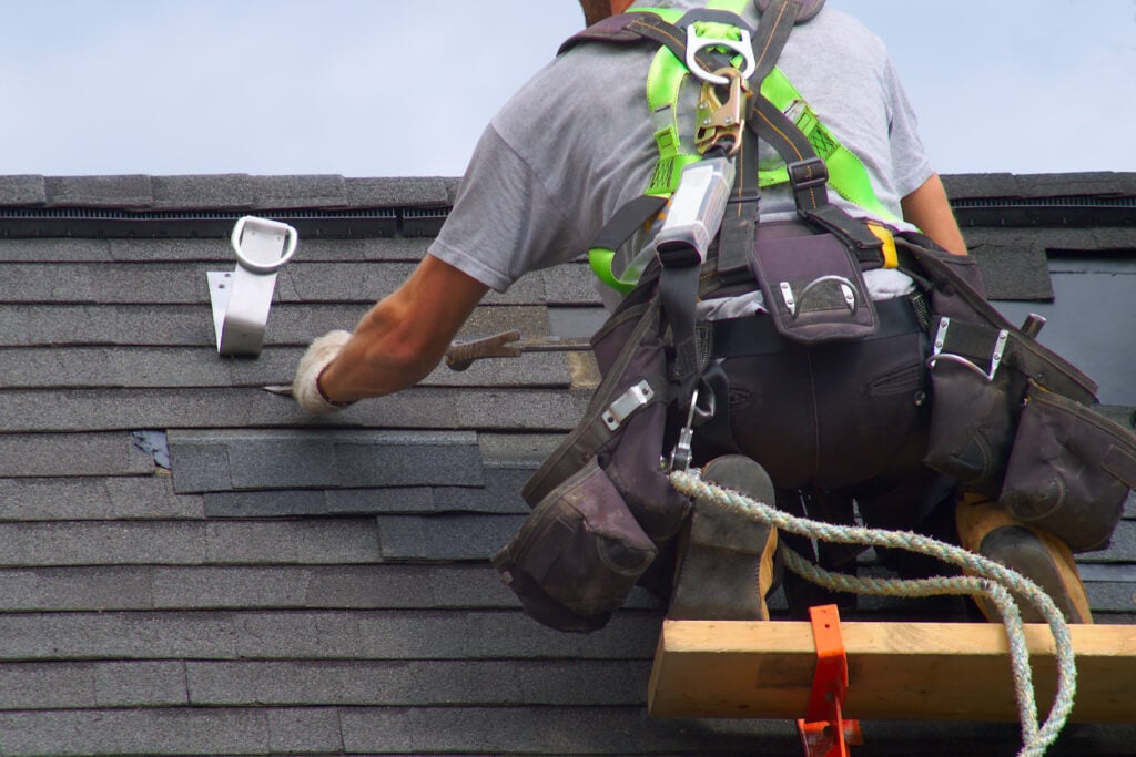 emergency roof repair roofer construction roof maintenance rope security worker